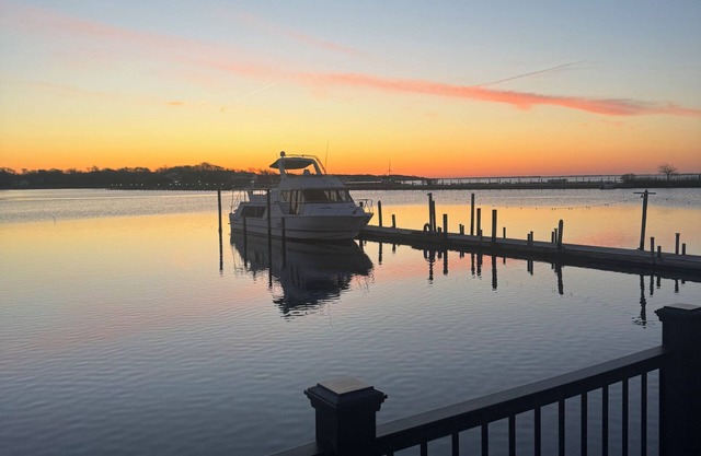 Luxurious 56ft 3bdr, 2br yacht! Brand new interior, Kayaks, paddle boards & more