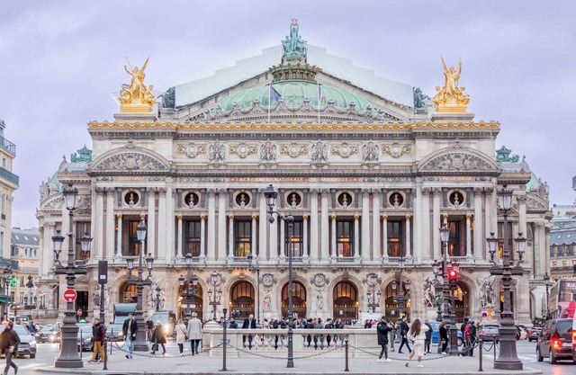 LUXURIOUS 6-BEDROOM PARISIAN RETREAT:CENTRAL ELEGANCE NEAR CHAMPS ELYSÉES ,OPÉRA