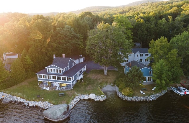 Luxurious, ADA accessible lakefront home for the whole family near Acadia