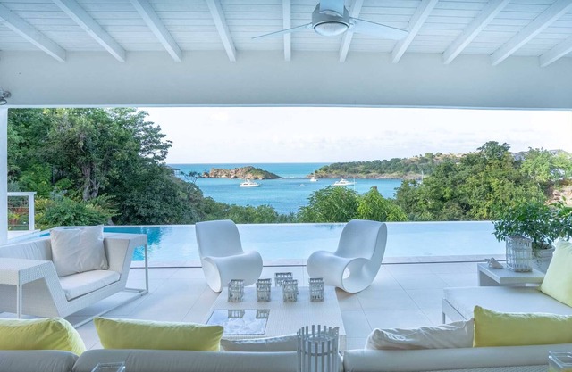 Luxurious & Modern Villa, Direct Beach Access, Pool and Gorgeous Ocean Views