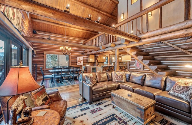 Luxurious Alta/Snowbird Lodgepole Pine Log Cabin with Hot Tub