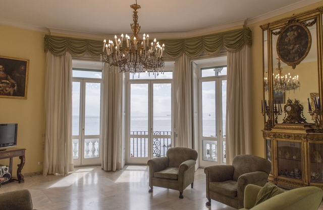 Luxurious apartment in the center of Naples with breathtaking views of Vesuvius