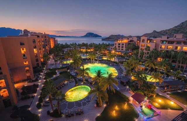 Luxurious Beachfront Escape in Loreto, Perfect for Relaxation & Adventure