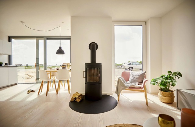 "Luxurious beachfront villa with sea view and sauna!"