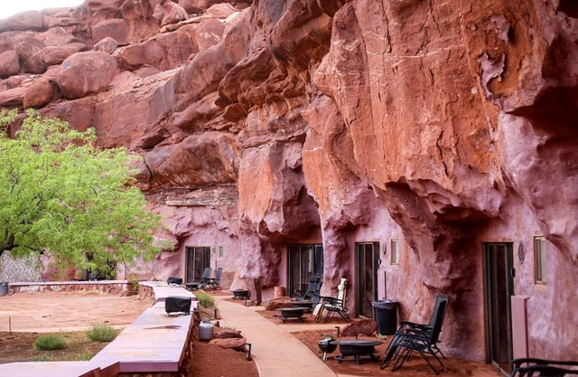 Luxurious Cave for a Romantic Retreat near Arches National Park in Moab, Utah
