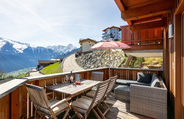 Luxurious chalet with beautiful view on Zillertal