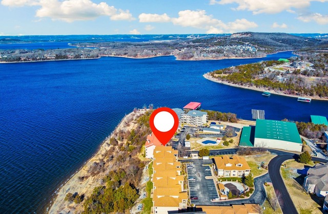 Luxurious Condo with unobstructed access to Table Rock Lake