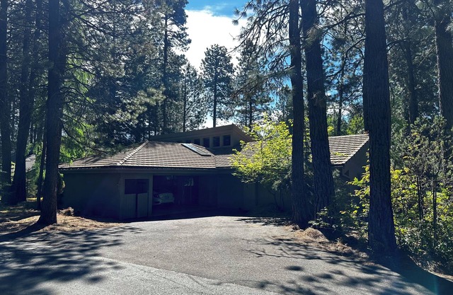 Luxurious executive home located on Big Meadow Golf Course at Black Butte Ranch