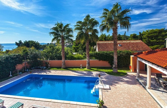 Luxurious home in Sumartin