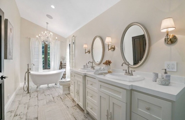 Luxurious Home In The Peaceful Bel-Air Neighborhoodnn