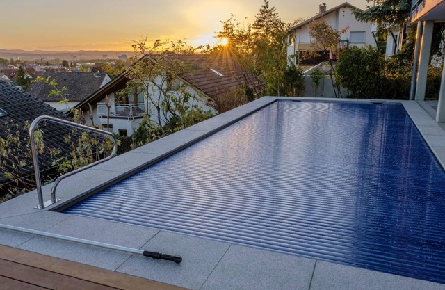 Luxurious house with pool, near the Swiss border