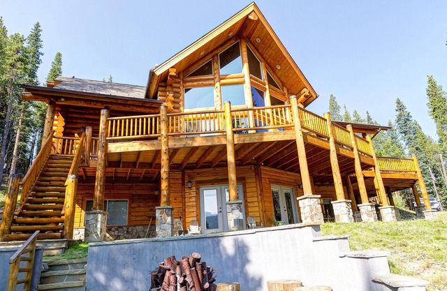 Luxurious Log Cabin Five minutes from Breckenridge Ski Slopes - 4 Master Suites!