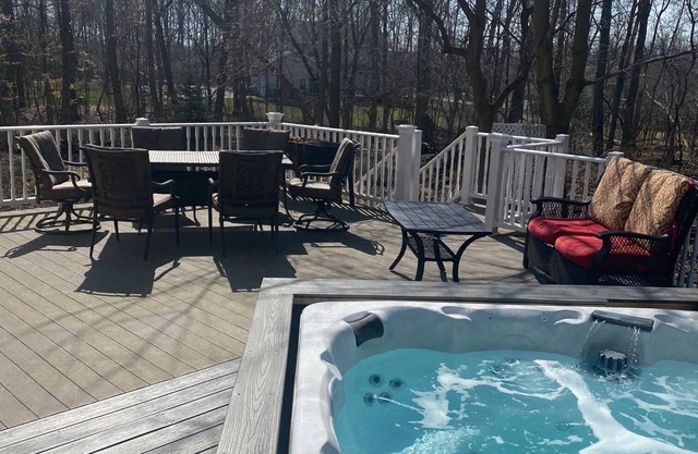 Luxurious Newly Renovated 4 Bedroom Home Near Elkhart Lake, Green Bay & Kohler