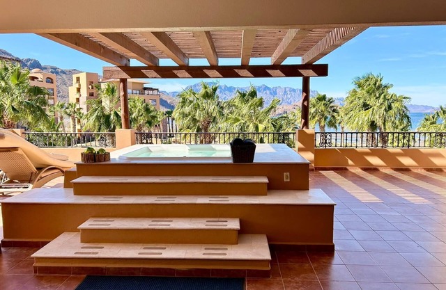 Luxurious ocean front 2 bedroom suite with spectacular views