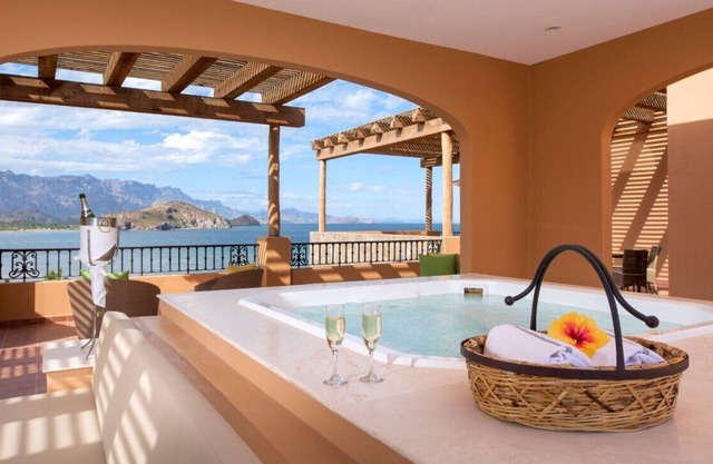 Luxurious ocean front 2 bedroom suite in Loreto