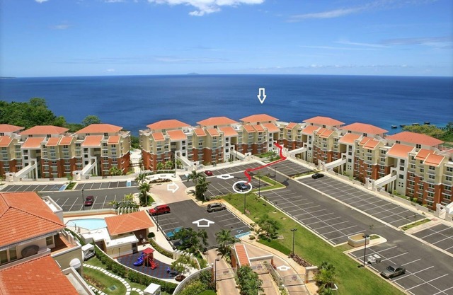 Luxurious, Oceanview condo, overlooking Crashboat Beach