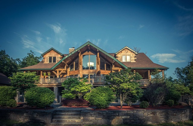 Luxurious, Private Mtn Estate- Close to Woodstock on 15 acres w Pool and Hot Tub