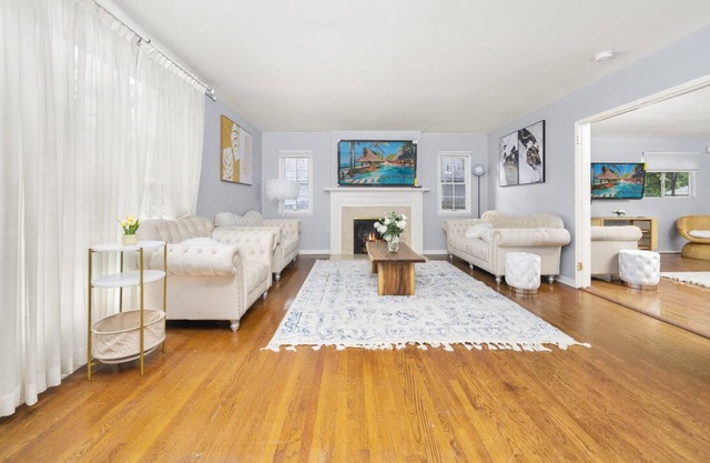 Luxurious Retreat with Pool and BBQ Area