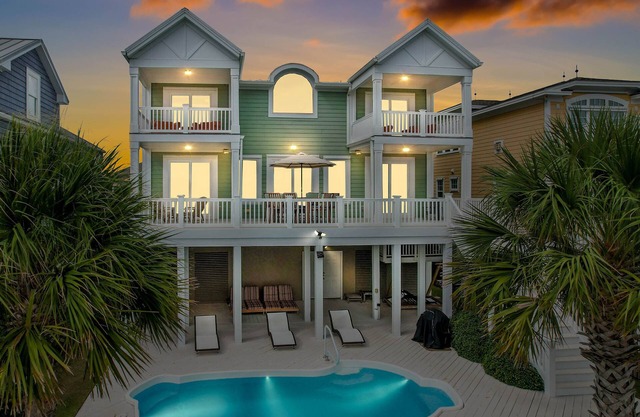 Luxurious Sunset Beach Home On The Water With Pool, Boat Dock and Golf Cart