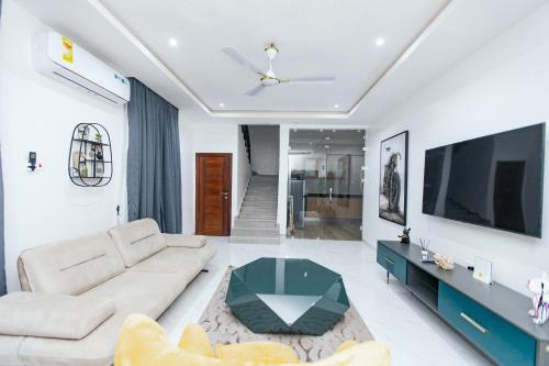 Luxurious townhouse behind Achimota Mall