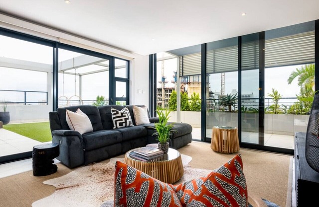 Luxurious Umhlanga Penthouse Beacon Rock 323