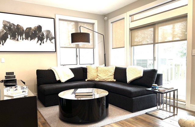 Luxurious Vail Townhome with close proximity to Golf Course, Skiing and Dining