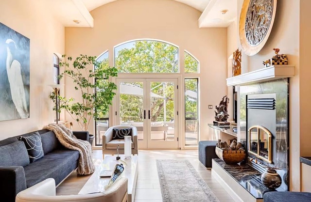 Luxurious Villa, Privacy, Serenity, Pool with Hot Tub, Extensive Gardens, Views