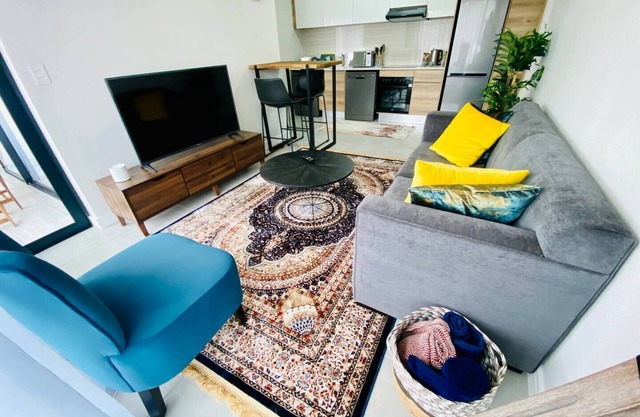 Luxury 1 Bed in Waterfall with Back-Up Power