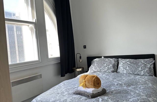 * Luxury 1 Bed Penthouse - City Center * NEXT TO STADIUM