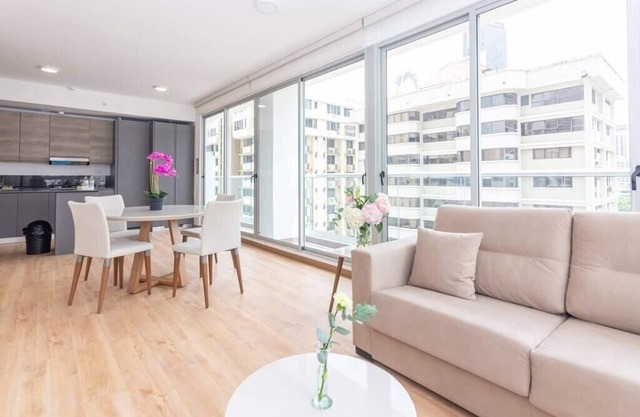 Luxury 1 bedroom apt free parking and balcony