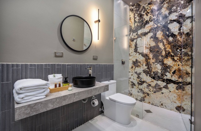 Luxury 10BR Penthouse Package right in Lleras Park