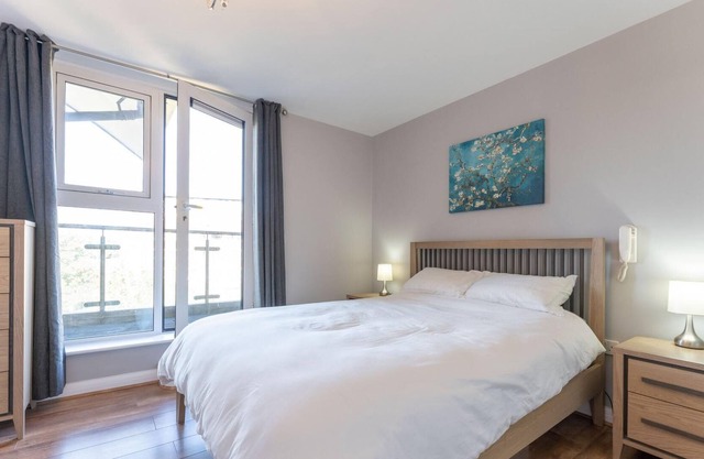 Luxury 2 Bed Apartment Parking by NEC & Solihull