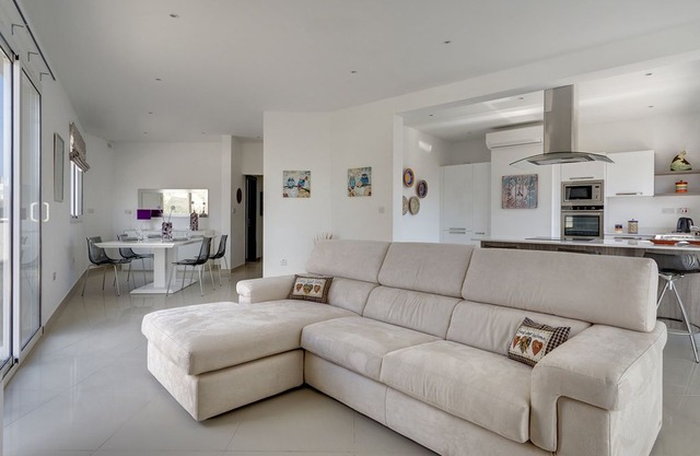 Luxury 2 Bedroom Penthouse in St Julians