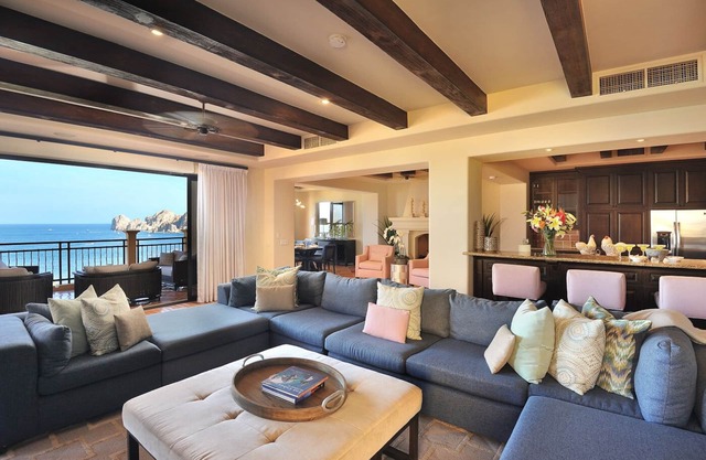 Luxury 2-Story 4BD Oceanview Penthouse in Cabo, Gated community