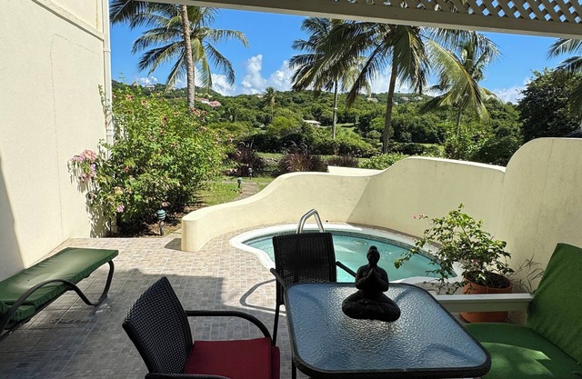 LUXURY 2Bedroom Villa Pool Golf view walk to Beach