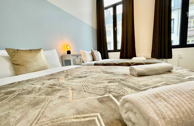 Luxury 2BR 1BA Near Fashion District by Oneluxstay