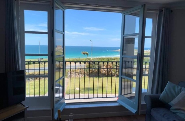 Luxury 3 bedroom Georgian style town house overlooking Fistral Beach