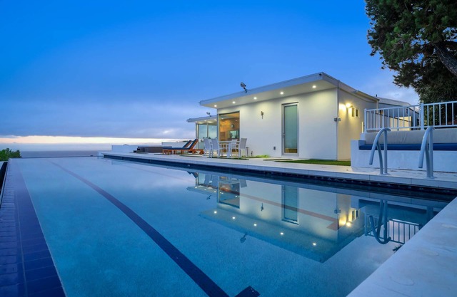 Luxury 3BR Malibu Home w Pool/Panoramic Ocean View