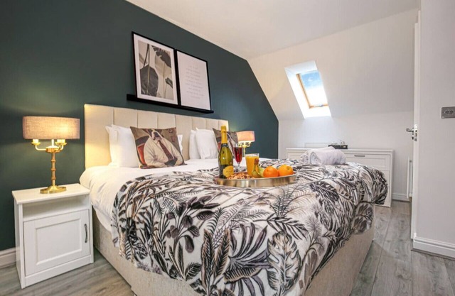 Luxury 4 Bedroom House-Sleeps 7