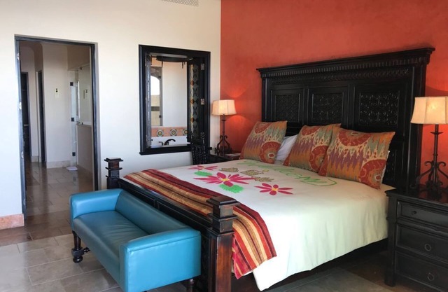 Luxury 4 Bedroom Villa Oceanview and Butler Sleeps 8 to 12, 7 day rental minimum