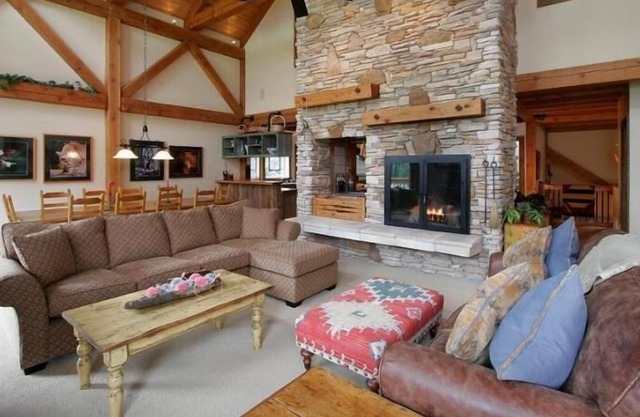 Luxury 5 bedroom/6 bath Whistler Mountain chalet on Nicklaus North golf course