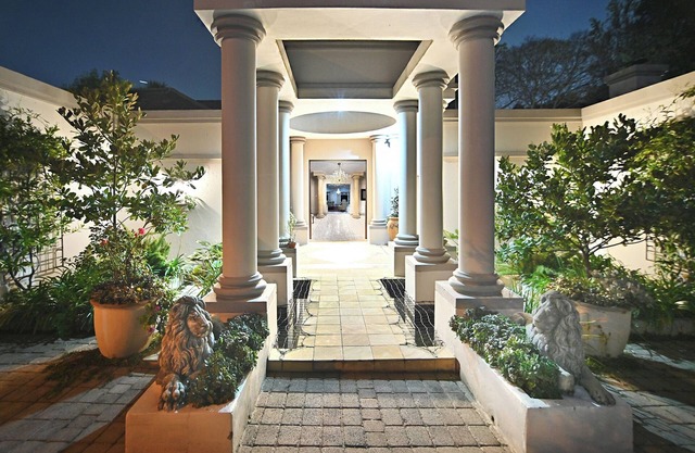 Luxury 6-bedroom villa in Hyde Park Sandton