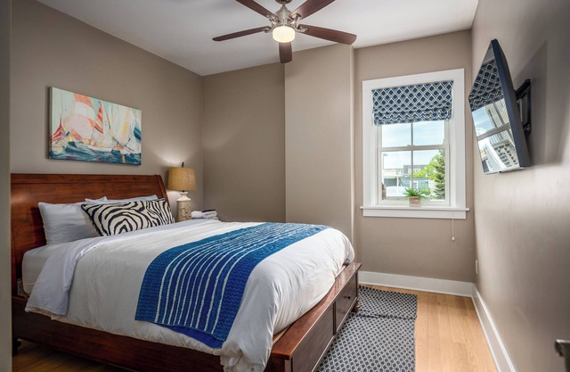 Luxury 7BR/4BA Rental on Thames St with Parking