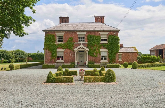 Luxury 8 bedroom manor sleeping 23 guests