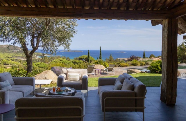 Luxury and quiet in Palombaggia (5 bedrooms or 3 bedrooms depending on season)