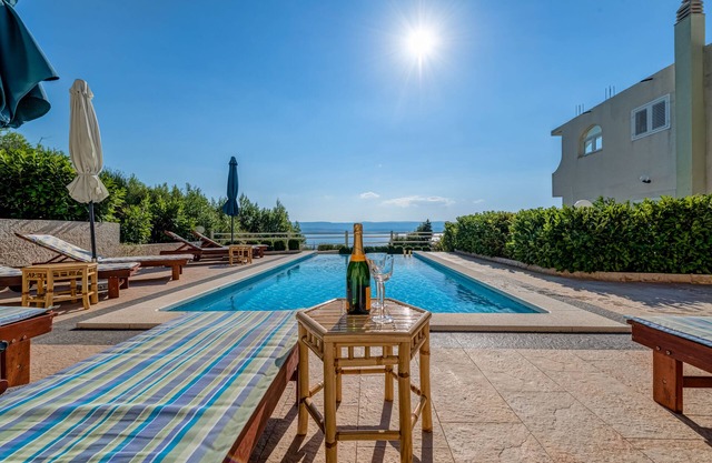 Luxury apartment A2 with Swimming Pool, Whirlpool and Sea View