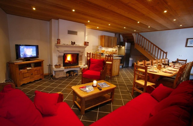 Luxury apartment, ski in ski out for 15 people. Valloire Center