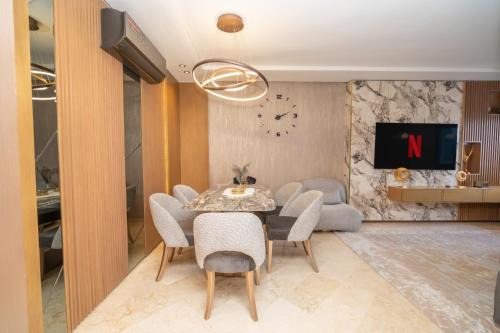 Luxury Apartment with Sea View & Free Parking