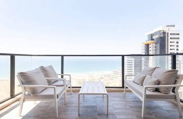 Luxury Apt Tower Best Sea View Bat Yam