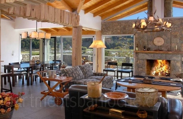 LUXURY 5 BED/5BATH LAKEFRONT (H12)